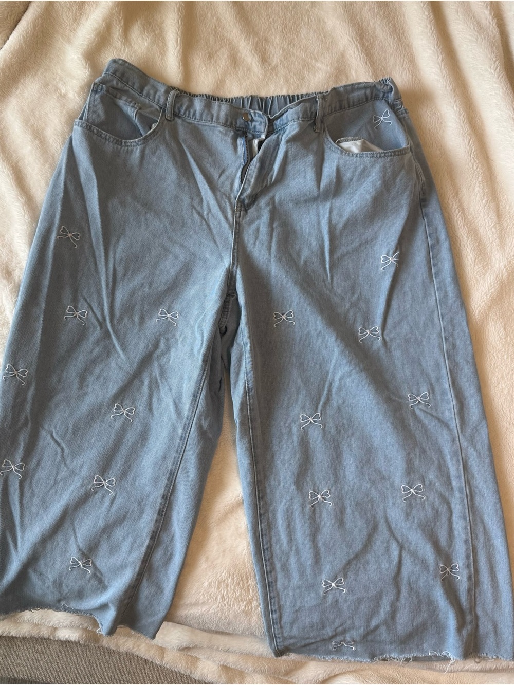 Light Blue Embroidered Bow Wide-Leg Jeans